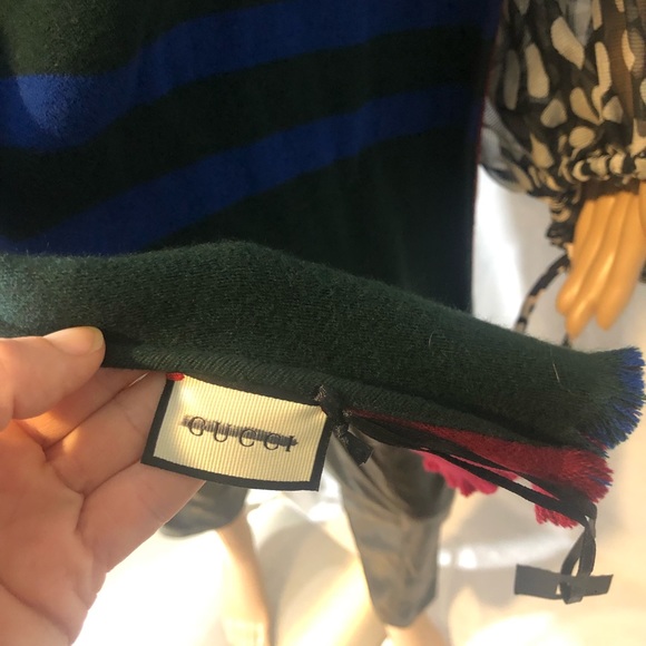 Gucci Men’s Logo Scarf - Picture 8 of 12